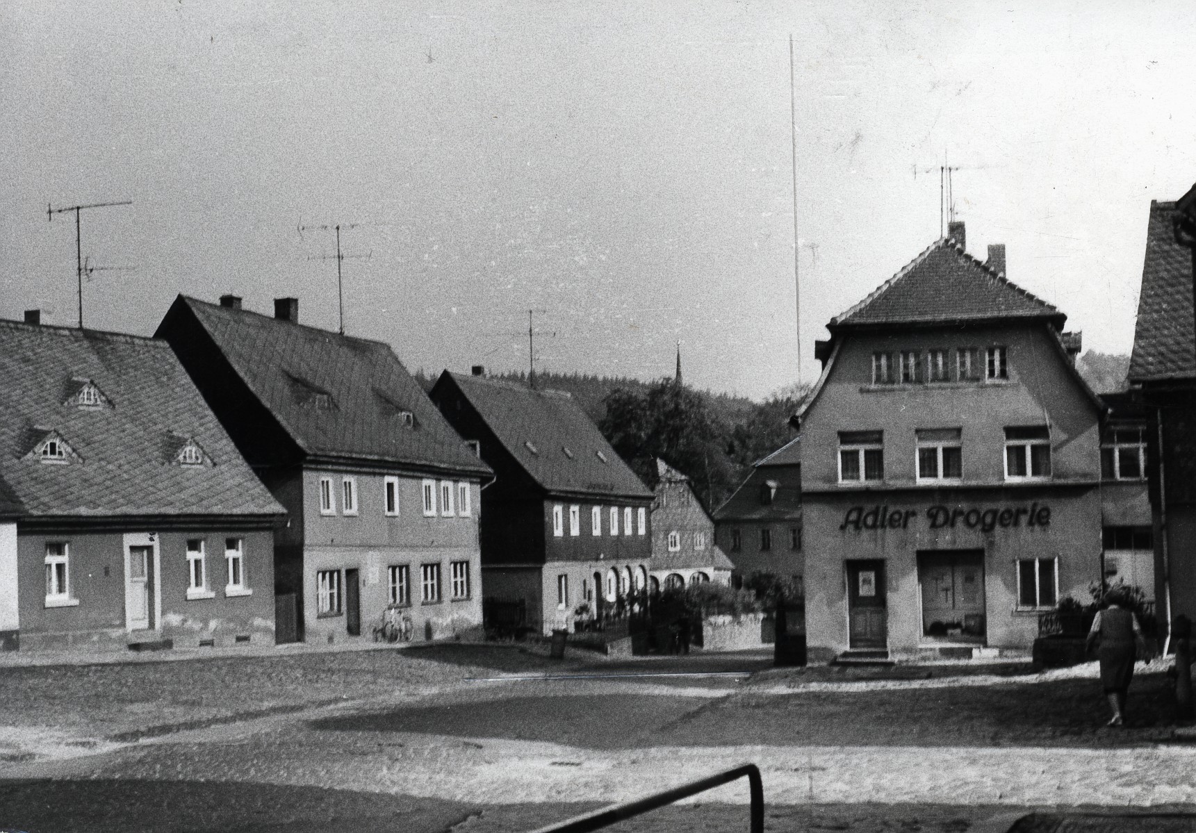 Blick auf Adler Drogerie Niedermarkt alt